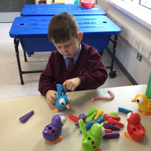 Enjoying some fine motor activities⭐️