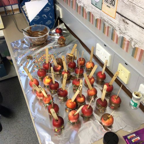 Delicious chocolate apples in Year 3